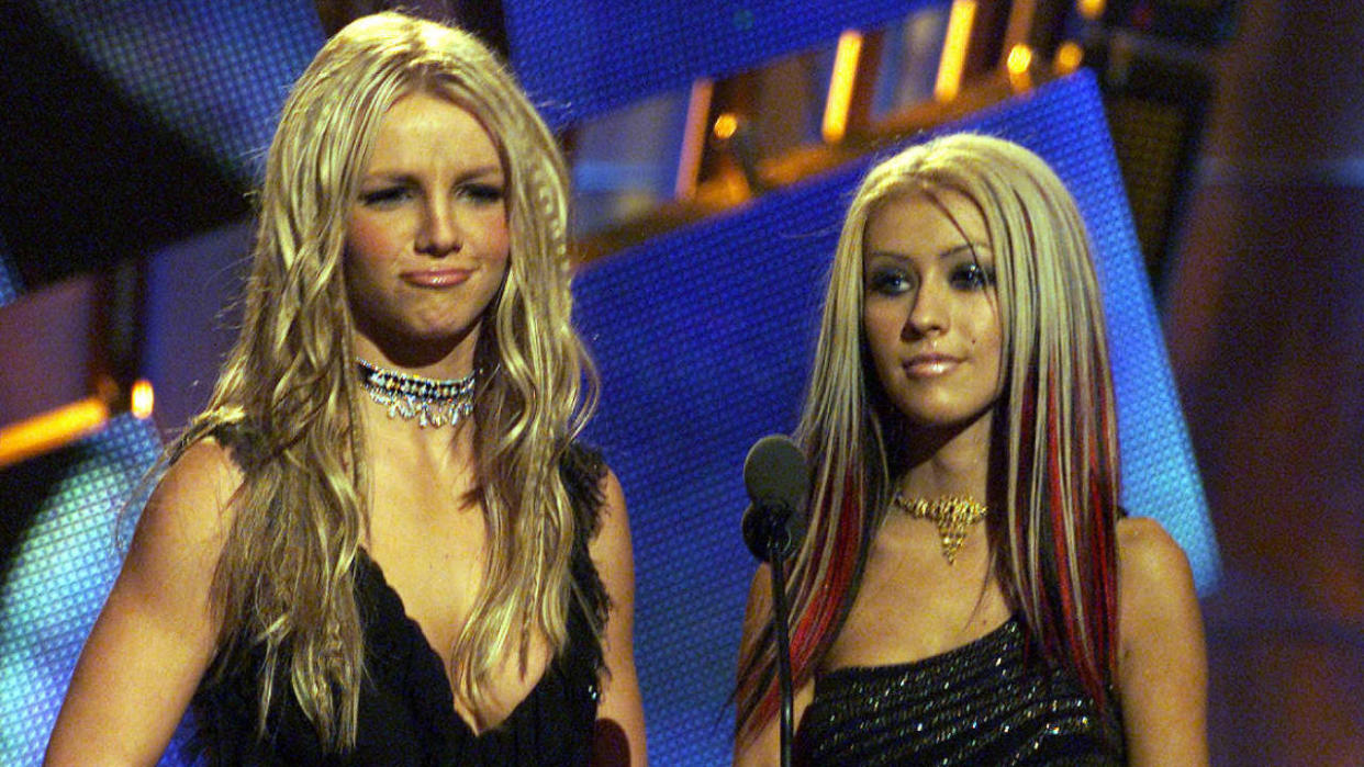 Britney Spears (à gauche) et Christina Aguilera, MTV Video Music Awards, le 7 septembre 2000.