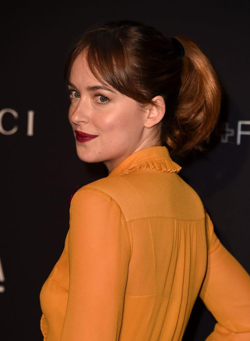 short hairstyles for thick hair dakota johnson