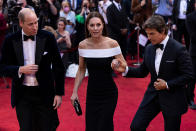 <p>Cruise graciously helped Kate up the steps and into the theater. </p>