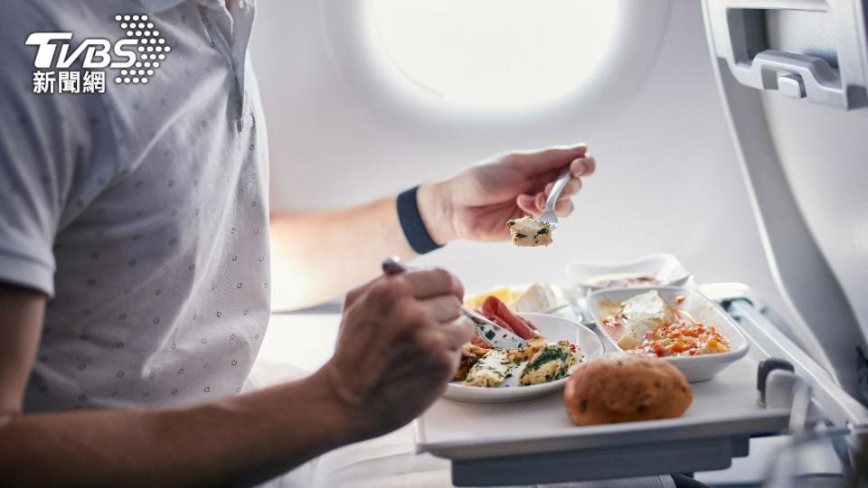 航空公司為了防止食物腐爛，可能會在食物內加入大量的防腐劑，不建議吃完。（示意圖／shutterstock達志影像） 