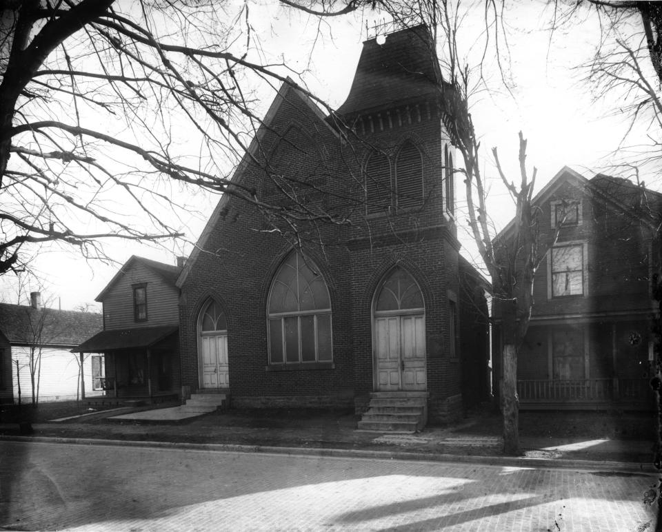 Calvary Baptist Church, on East Jackson Street between Beacon and Grant streets, in shown in this 1916 photo taken by 	
Otto Sellers.