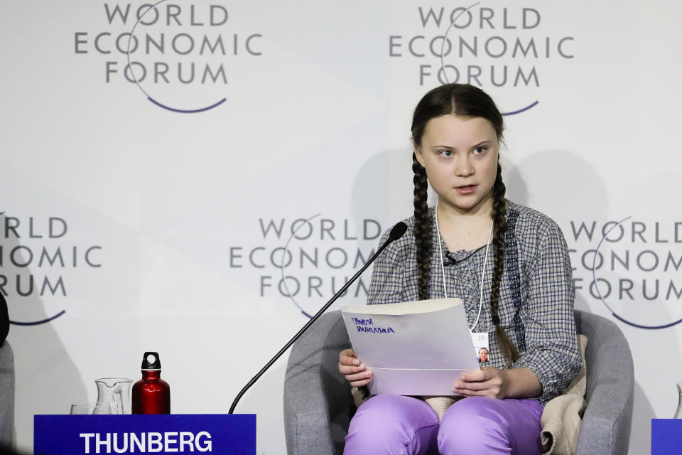 Greta Thunberg, Klimaaktivistin aus Schweden, hält eine Rede während einer Sitzung des Weltwirtschaftsforum. (Bild: Markus Schreiber/AP/dpa)