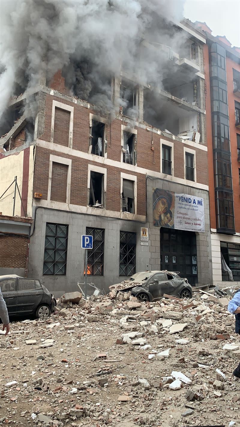 馬德里老建築遭炸毀。（圖／翻攝自@Antonio1Morenoｗ Twitter）