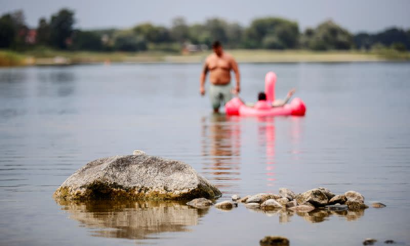 Lake Seddin dries out