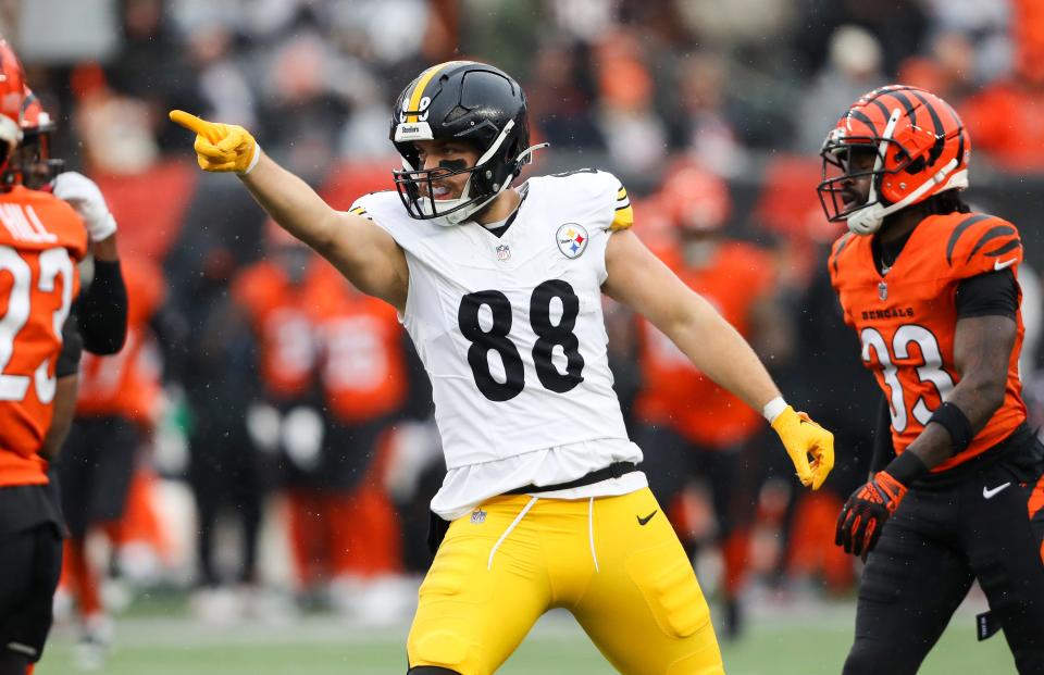 Pittsburgh Steelers tight end Pat Freiermuth (88) celebrates after a first down catch during the first quarter against the Cincinnati Bengals at Paycor Stadium.