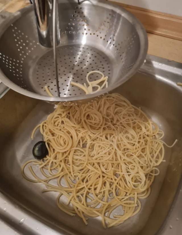 Baking with a cutting board instead of a baking sheet pan. : r/Wellthatsucks