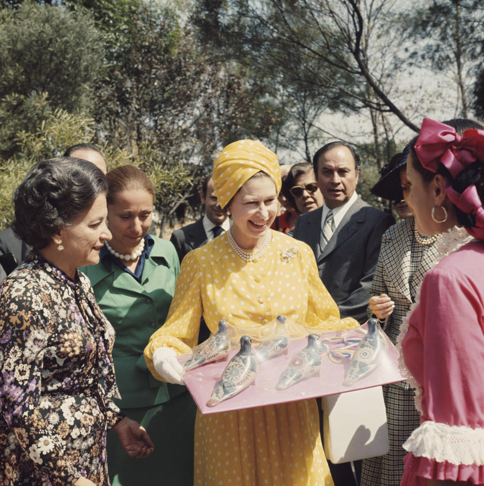 Queen Elizabeth II receives some local crafts during her state visit to Mexico, 1975. (Photo by Serge Lemoine/Getty Images)