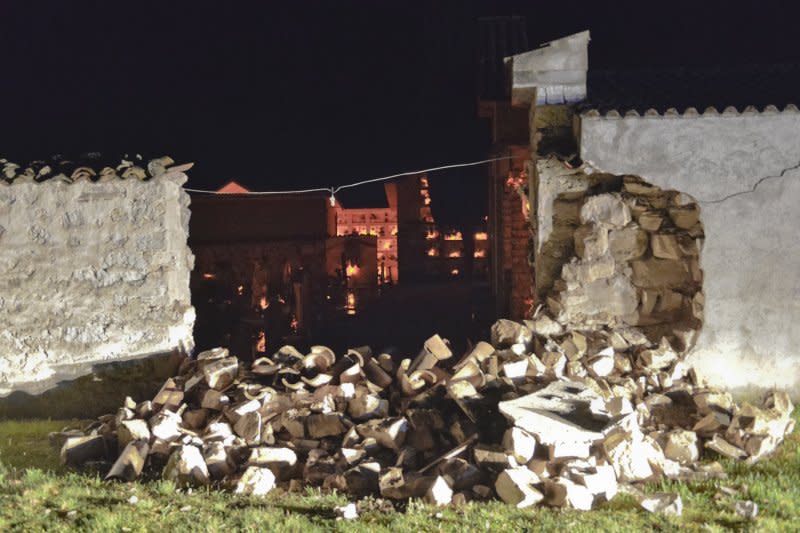 義大利中部26日再傳強震，不少建築物崩塌（AP）