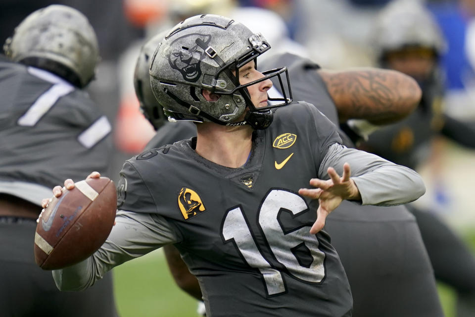 Pittsburgh quarterback Joey Yellen (16) passes against Notre Dame during the first half of an NCAA college football game, Saturday, Oct. 24, 2020, in Pittsburgh. (AP Photo/Keith Srakocic)