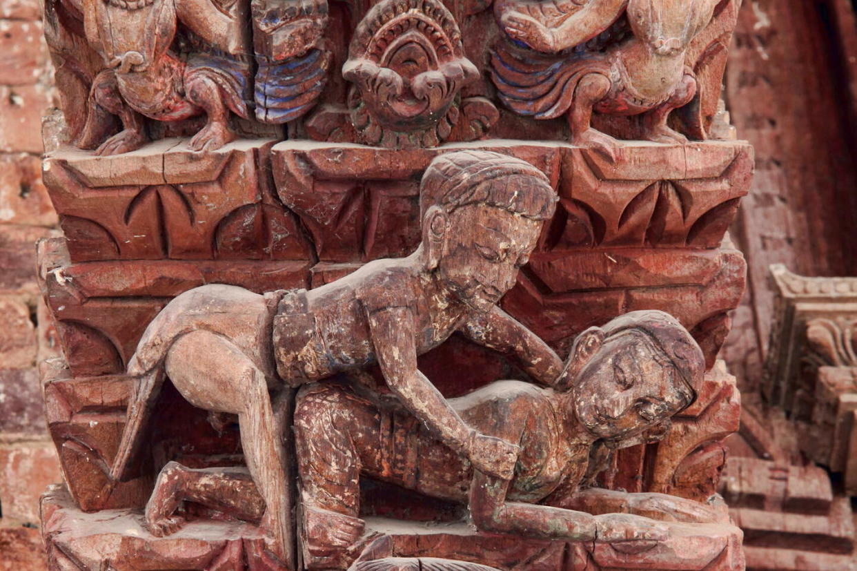 Sculpture en relief représentant des personnes s'accouplant au milieu des sculptures du palais royal et des temples qui entourent le Hanuman Dhoka, à Katmandou, au Népal.  - Credit:Creative Touch Imaging LTD/NurPhoto via AFP