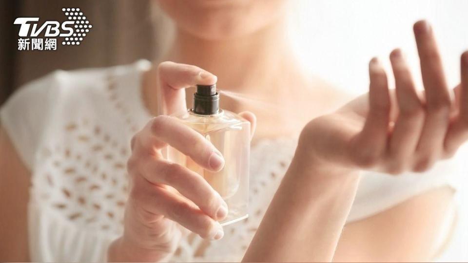 氣味強烈的噴霧劑及香水等都可能誘發氣喘。（示意圖，非當事人／Shutterstock達志影像）
