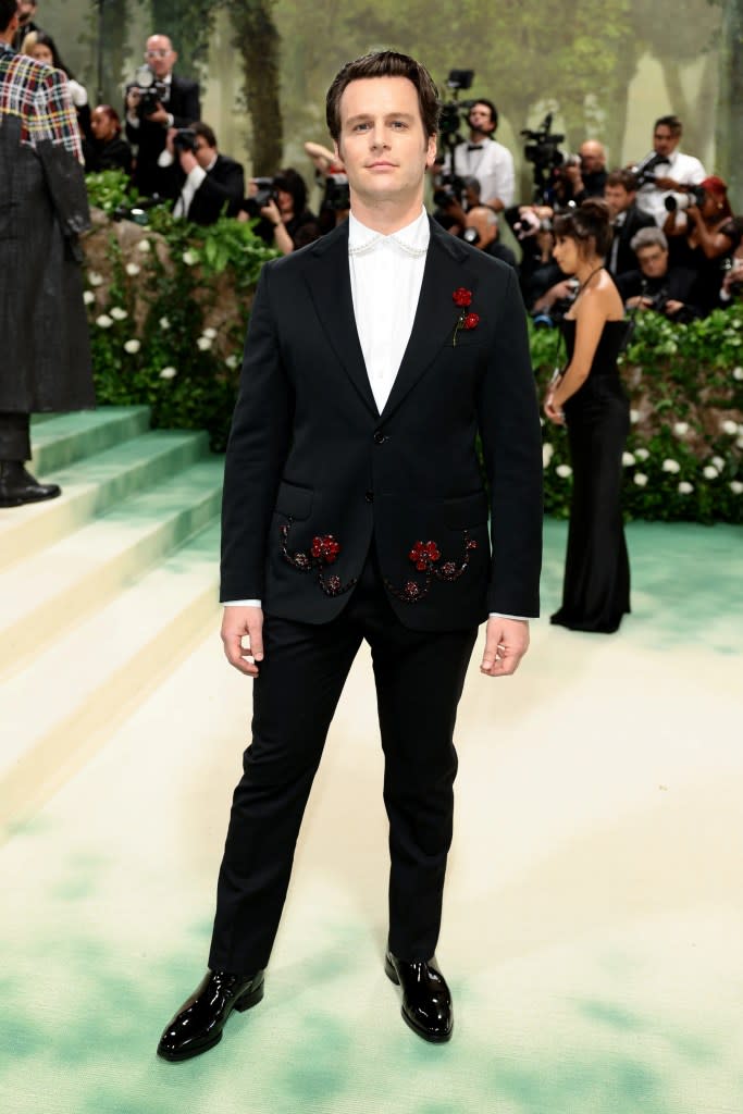 Jonathan Groff (Photo by Dimitrios Kambouris/Getty Images for The Met Museum/Vogue)