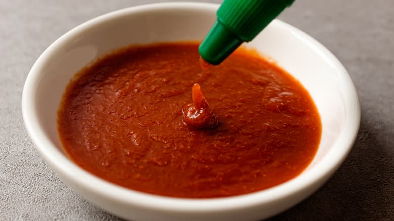 sriracha in bowl