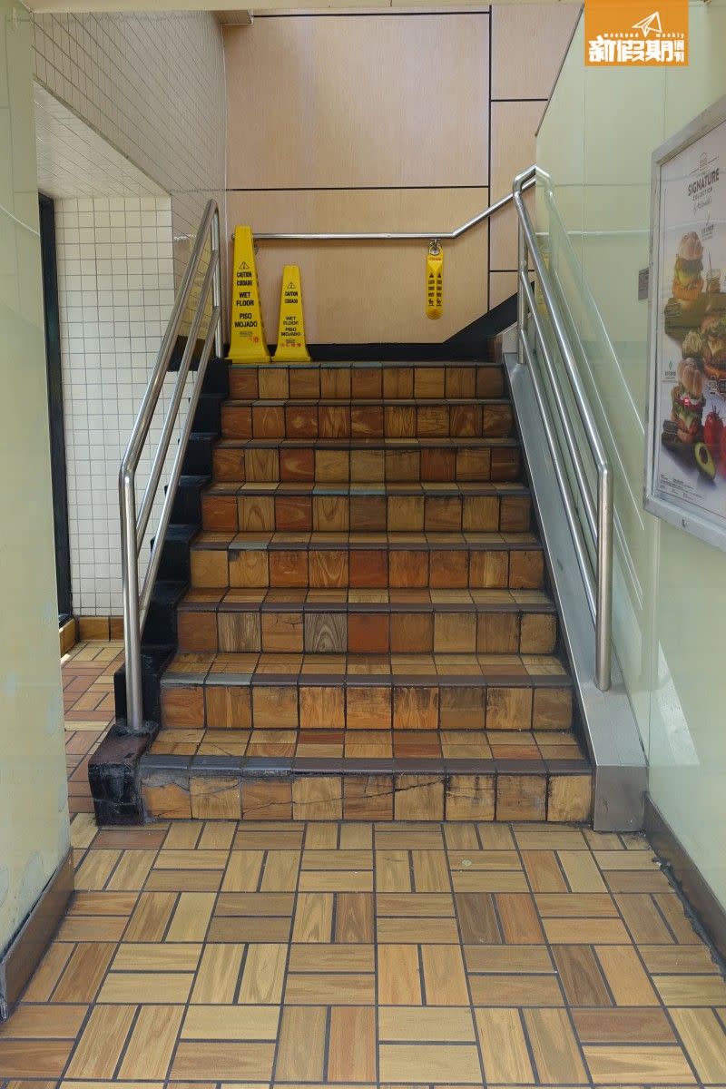 上裕民坊麥當勞的主要樓梯