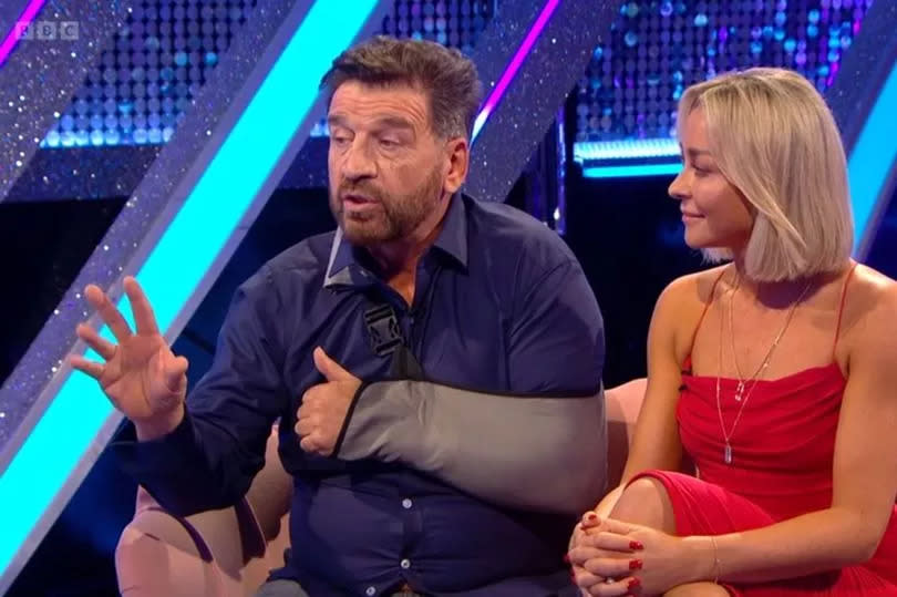 Nick Knowles's arm in a sling on It Takes Two