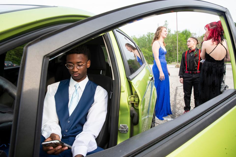 From left, LaMont Higginbottom, 18, Thalia Van Luven, 17, Adriana Iser 19, and Tiara Schoolcraft, 18, have a chat, on May 21, 2022, upon arriving at the Golden Gala-themed Erie High School prom held at the Zem Zem Shrine in Erie. 