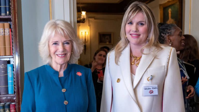 Camilla Parker Bowles y Emerald Fennell