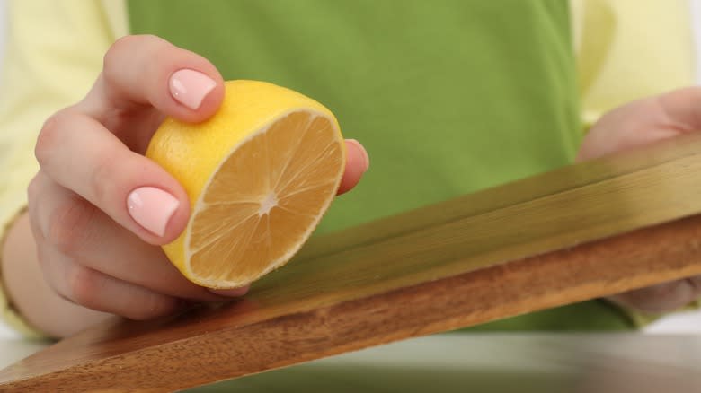 Rubbing board with lemon