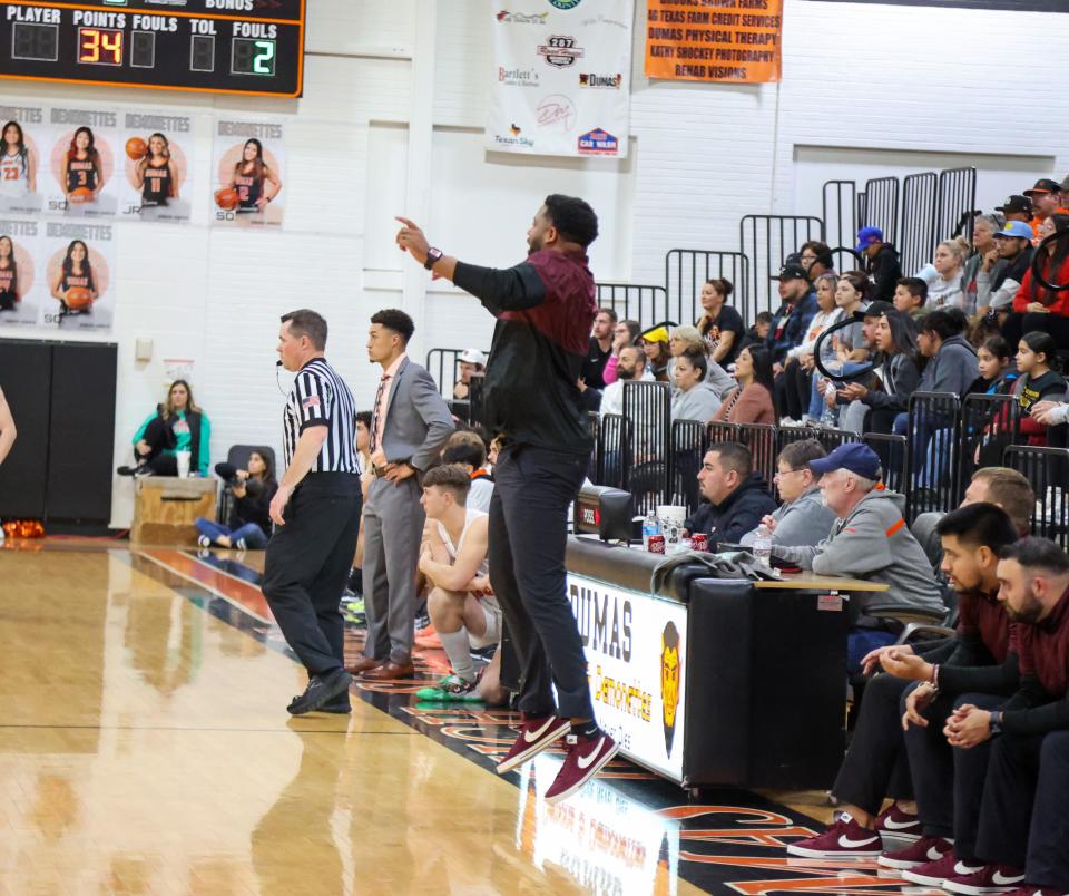 Marques Loftis coaches the Hereford basketball team during a game in the 2022 season.