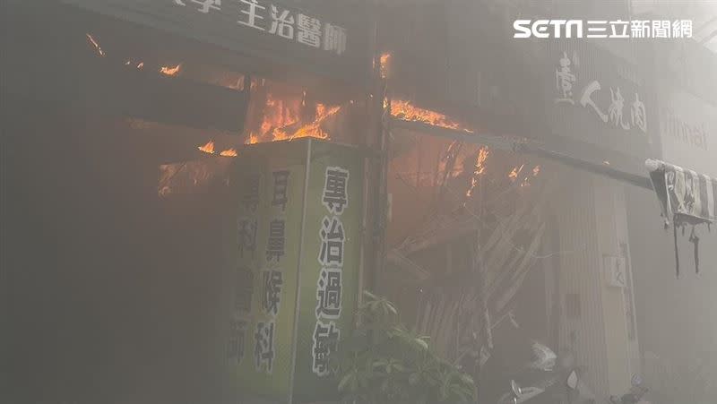 台中燒肉店火警釀中山醫學生1死1命危慘劇。（圖／翻攝畫面）