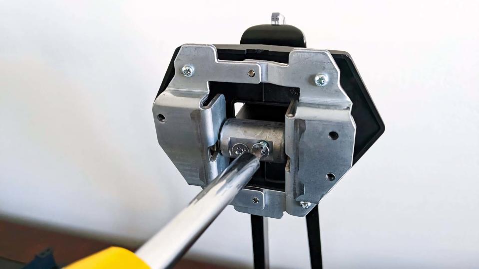 Monoprice 35-inch Zero-G mounting bracket.