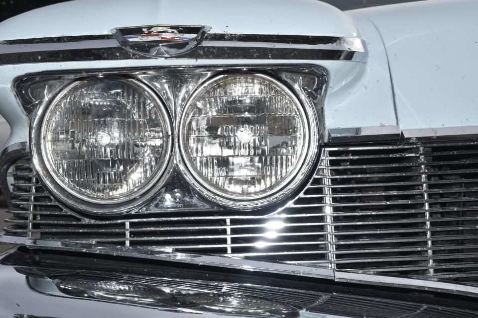 Car 1 headlights