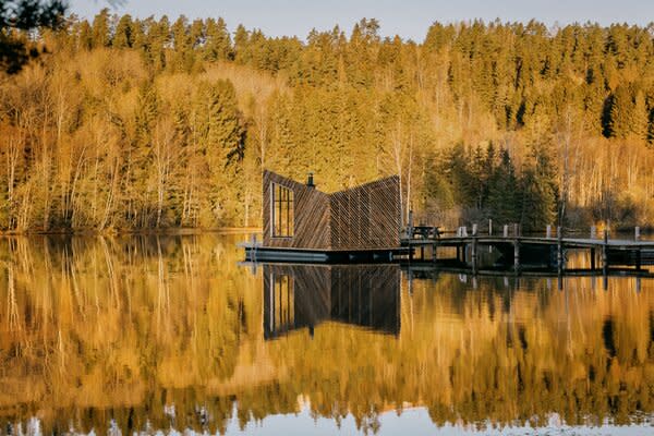 FLO is a floating, off-grid cabin located on the Halden Canal in Norway, an area with deep roots in the logging industry. The design pulls from these influences to create a cabin that is steeped in local history and intimately connected to place.