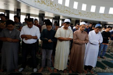 Muslims pray during Eid al-Fitr at a mosque inside city hall compound as government forces continue their assault against insurgents from the Maute group, who have taken over large parts of Marawi City , Philippines June 25, 2017. REUTERS/Jorge Silva