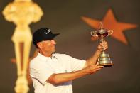 <p>Captain Davis Love III of the United States holds the Ryder Cup during the closing ceremony of the 2016 Ryder Cup at Hazeltine National Golf Club on October 2, 2016 in Chaska, Minnesota. (Photo by David Cannon/Getty Images)</p>