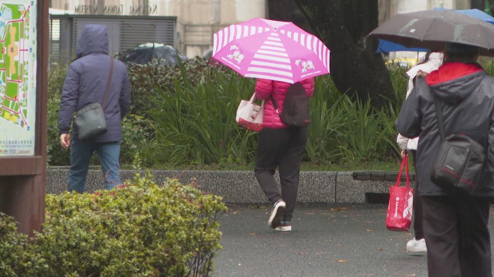 今日台灣附近有鋒面形成，配合華南雲雨區持續東移，水氣明顯偏多。（資料畫面）