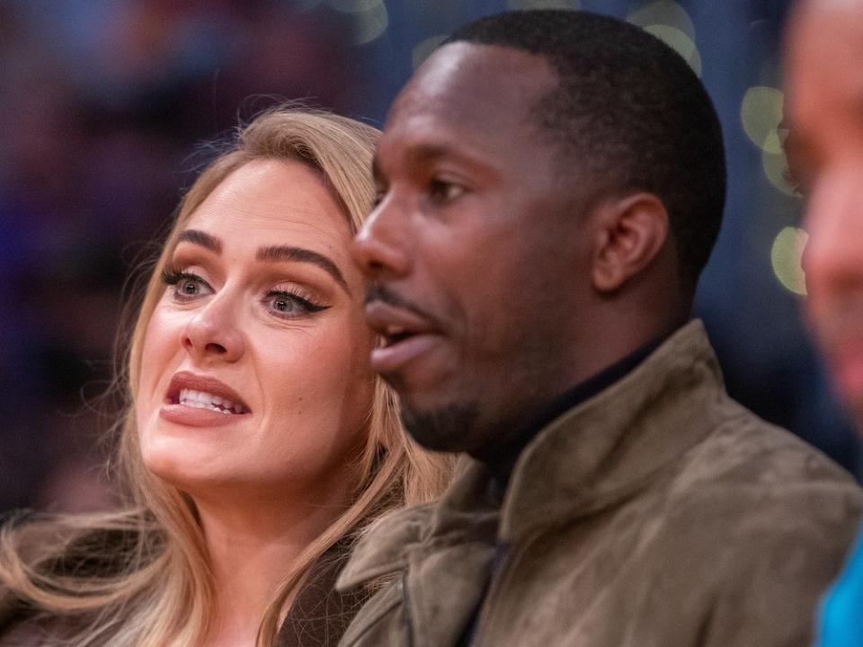 Gebannt fieberten Adele und ihr Freund Rich Paul bei einem NBA-Spiel der Los Angeles Lakers mit. (Bild: 2021 Los Angeles Times)