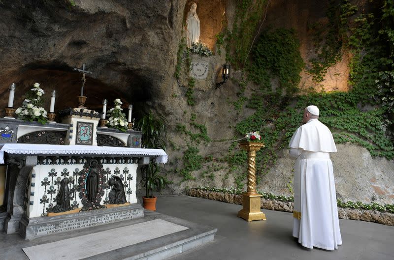 Pope Francis leads Holy Rosary prayer in Vatican gardens