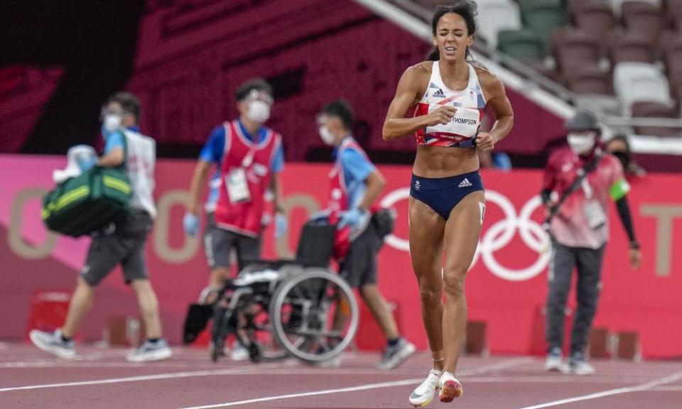 Katarina Johnson-Thompson hobbles home in the 200m.