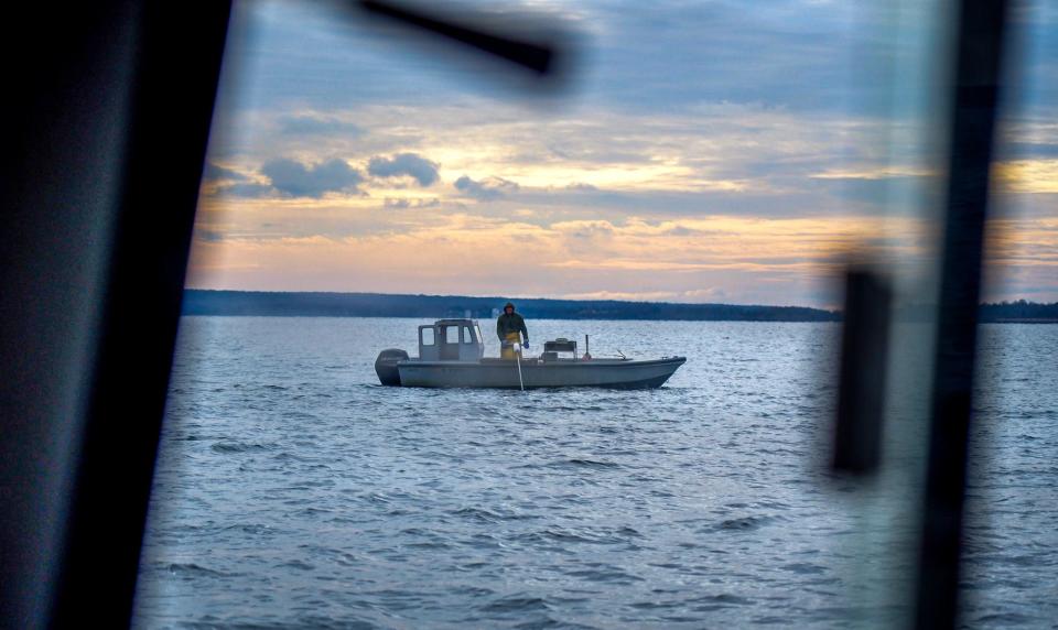A lone quahogger works Narragansett Bay in December. The number of commercial license-holders who go out on the water with any regularity is below 200, and only half that many work year-round.