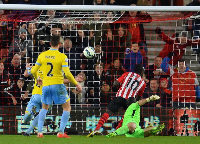 Southampton's Senegalese midfielder Sadio Mane (2nd L) scores the opening goal of the English Premier League football match between Southampton and Crystal Palace in Southampton, England on March 3, 2015