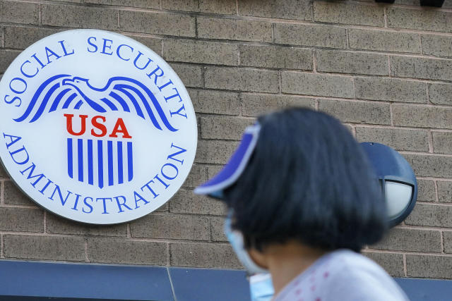 Why it could be 'an accounting nightmare' to try to work and collect Social  Security benefits until this age