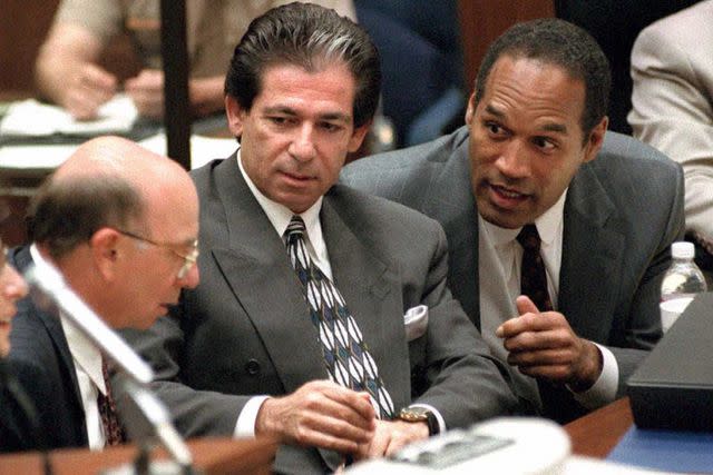 <p>Vince Bucci/AFP via Getty Images</p> O.J. Simpson consults with friend Robert Kardashian and Alvin Michelson.