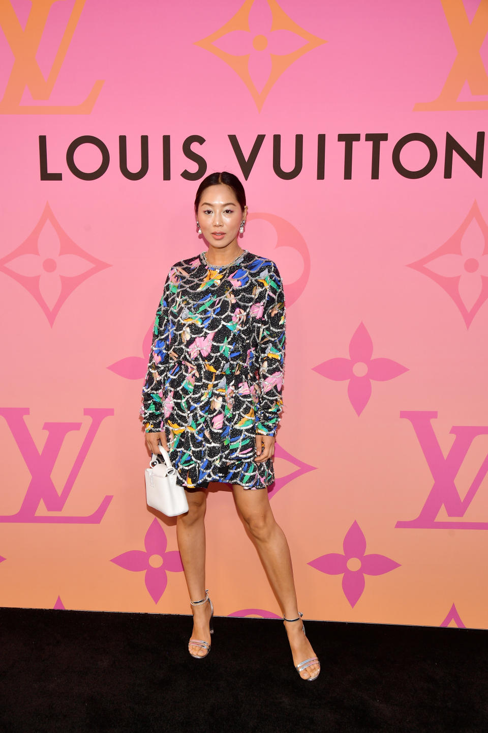 Terminamos con el original minivestido que eligió la<em> influencer </em>Aimee Song para asistir al evento. La exposición se inaugura para el público este viernes, 28 de junio. (Foto: Matt Winkelmeyer / Getty Images)