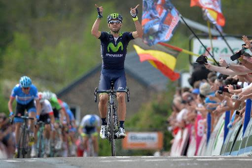 El ciclista español del Movistar Alejandro Valverde celebra al cruzar la meta para ganar la edición 78 de la vuelta ciclista La Flecha de Valona (Waalse Pijl-Walloon Arrow), 199km entre Bastonia y Huy, el 23 de abril de 2014. (BELGA/AFP | David Stockman)