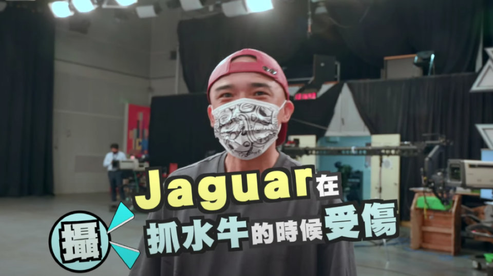 小馬分享目前手上的Jaguar F-Pace已經開了5年，車身難免有些擦傷，攝影大哥立刻安慰小馬，豹子在抓獵物時難免受傷。(圖片來源/ TVBS)