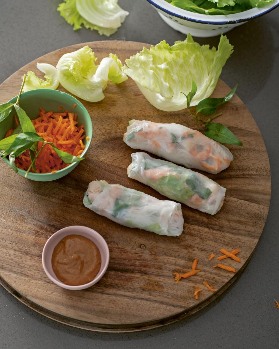 Rice paper rolls with prawns and omeletteAlan Benson