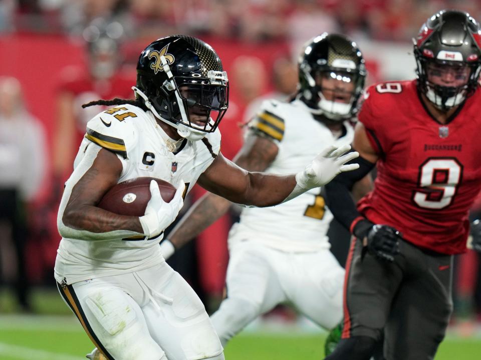 Alvin Kamara looks for a hole against the Tampa Bay Buccaneers.