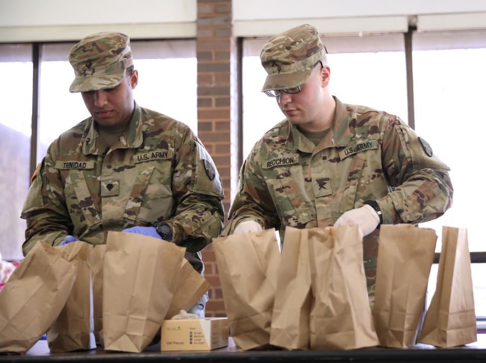National Guard troops prepare food for distribution during the coronavirus outbreak in New Rochelle, New York, U.S., March 13, 2020. (Caitlin Ochs/Reuters)