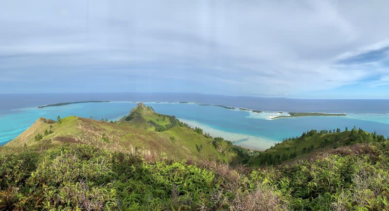 Vista del Océano Pacífico desde Raivavae, una de las Islas Australes en la Polinesia Francesa