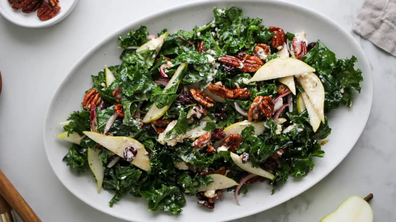 Kale salad with goat cheese