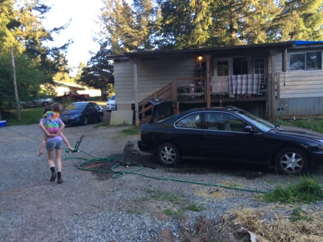 Gracey Nagle carries her daughter to the main house in Colton (Alana Semuels / The Atlantic)