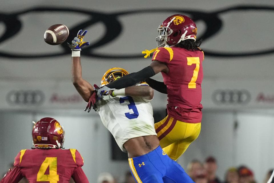 Nov 5, 2022; Los Angeles, California, USA; California Golden Bears wide receiver Jeremiah Hunter (3) battles for a pass against Southern California Trojans defensive back Calen Bullock (7) in the second half at United Airlines Field at Los Angeles Memorial Coliseum. Mandatory Credit: Kirby Lee-USA TODAY Sports