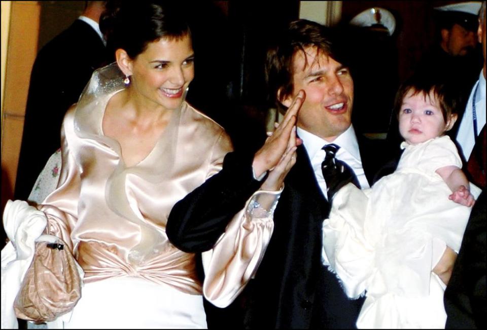 katie holmes tom cruise with daughter suri as a baby