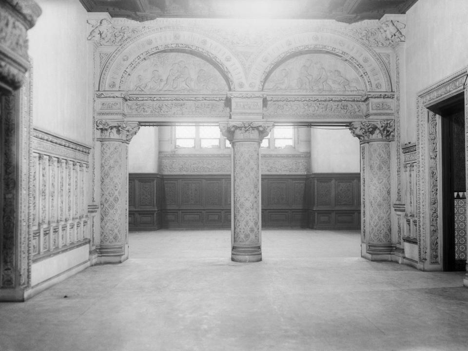 The arches of the great hall in the Vanderbilts’ Petit Chateau in 1925.