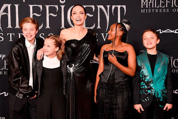 Angelina Jolie con sus hijos